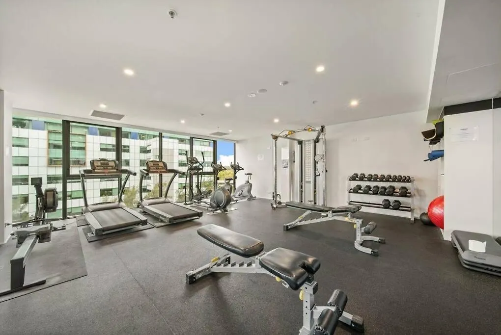 Apartment Two Bedroom Apt In Heart Of Canberra With Parking