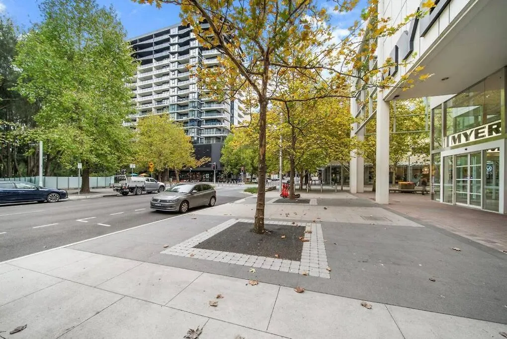 Two Bedroom Apt In Heart Of Canberra With Parking