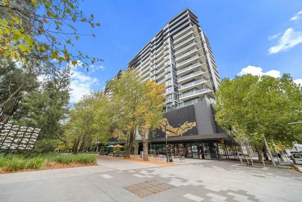 Two Bedroom Apt In Heart Of Canberra With Parking Apartment